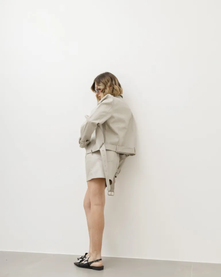 Chiodo crop in simil-pelle CREMA – 5165