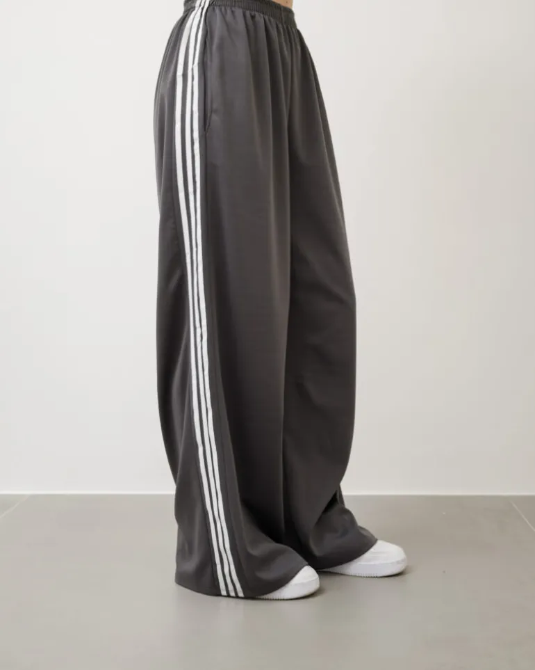 Pantaloni jogger con riga laterale – 6865